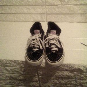 Black& white skateboard Vans